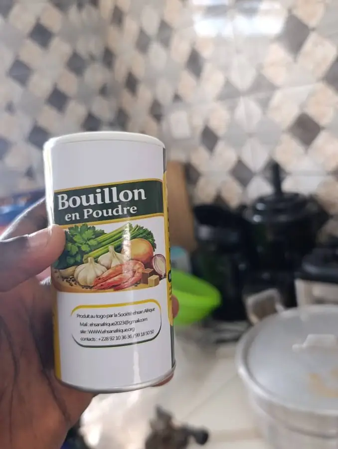 Boîte de bouillon Fadine dans une cuisine